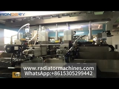 Bir radyatör plastik tankı kırpma makinesi test ediliyor